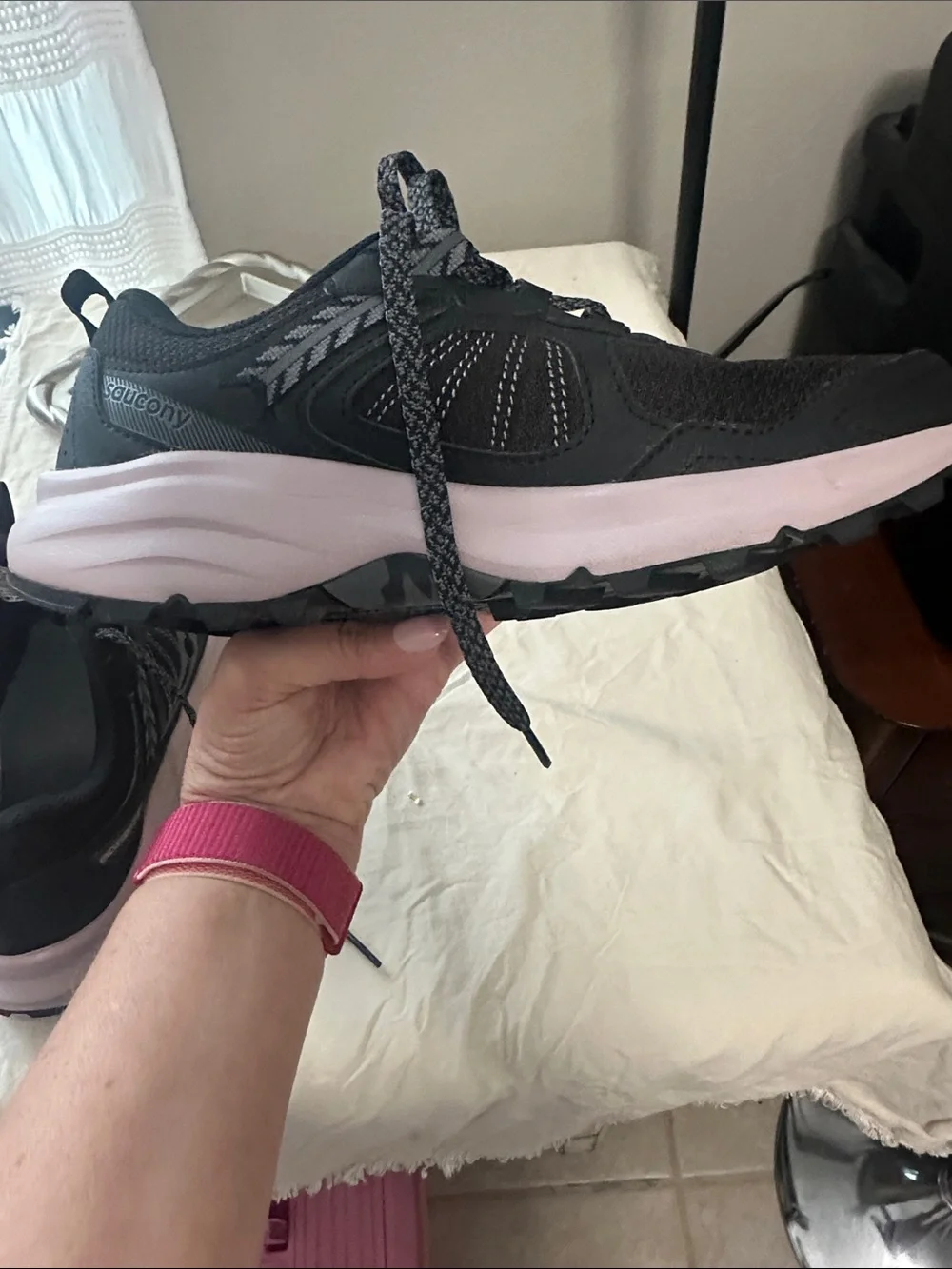 Women’s Black & Light lavender  Athletic Sneakers Sz 8 by Saucony Excursion TR17